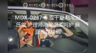 STP25382 骚妈带着两个女儿一起大秀直播，全程露脸好刺激，黑丝情趣装诱惑，吃奶舔逼AV棒自慰骚穴，嫩的出水还没毛 VIP2209