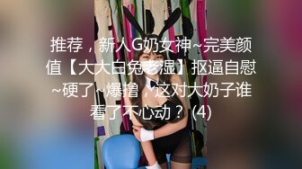 【极品淫妻疯狂绿帽】蜜桃臀超淫妻『青青』绿帽老公找猛男操爱妻 前裹后怼 全无套操 粉丝群交篇