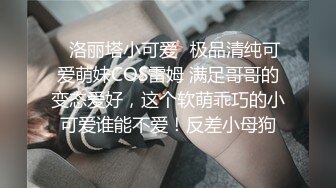 短发女孩澡堂的快乐 边泡澡边吃东西