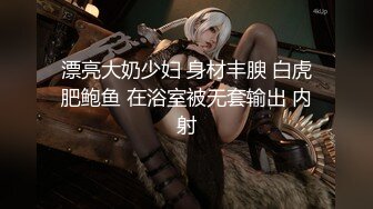 冒死爬墙偷窥刚洗完澡的少妇光溜溜的出来换衣服